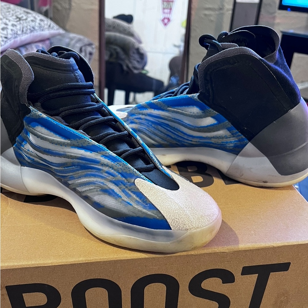 Yeezy Mens shoe
